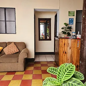 cermenos-house.guatemalaantiguahotels.com/
